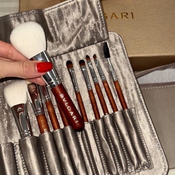 BVLGARI Limited Edition Gold Makeup Brushes Set with Makeup Pouch - Picture 7 of 11